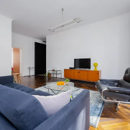 Atmospheric 1 Bedroom By Renters شقة *