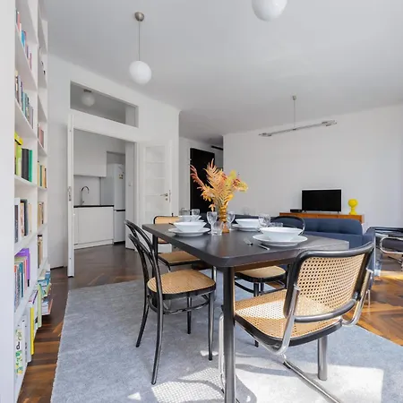 Atmospheric 1 Bedroom By Renters Lägenhet Warszawa