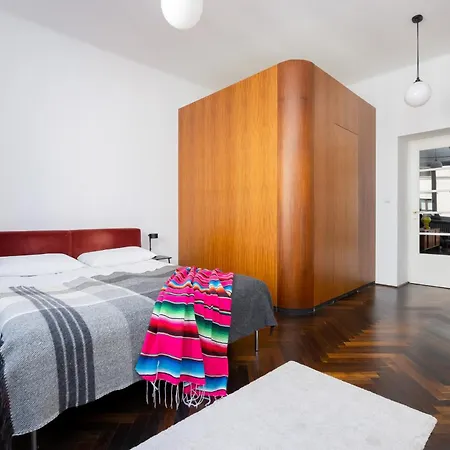 Апартаменты Atmospheric 1 Bedroom By Renters Варшава