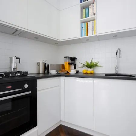 Atmospheric 1 Bedroom By Renters Lägenhet *